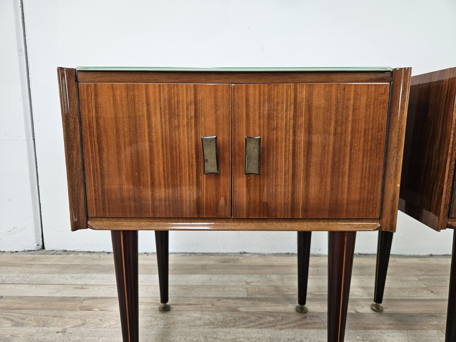 Comodini-Mid-Century-anni-60-Comodini-in-noce-Comodini-vintage-con-vetro-407208843920-13 Comodini-Mid-Century-anni-60-Comodini-in-noce-Comodini-vintage-con-vetro-407208843920-13