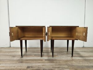 Comodini-Mid-Century-anni-60-Comodini-in-noce-Comodini-vintage-con-vetro-407208843920-15 Comodini-Mid-Century-anni-60-Comodini-in-noce-Comodini-vintage-con-vetro-407208843920-15