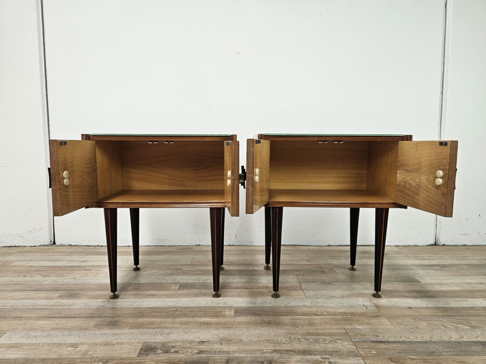 Comodini-Mid-Century-anni-60-Comodini-in-noce-Comodini-vintage-con-vetro-407208843920-15 Comodini-Mid-Century-anni-60-Comodini-in-noce-Comodini-vintage-con-vetro-407208843920-15