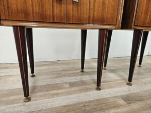 Comodini-Mid-Century-anni-60-Comodini-in-noce-Comodini-vintage-con-vetro-407208843920-19 Comodini-Mid-Century-anni-60-Comodini-in-noce-Comodini-vintage-con-vetro-407208843920-19