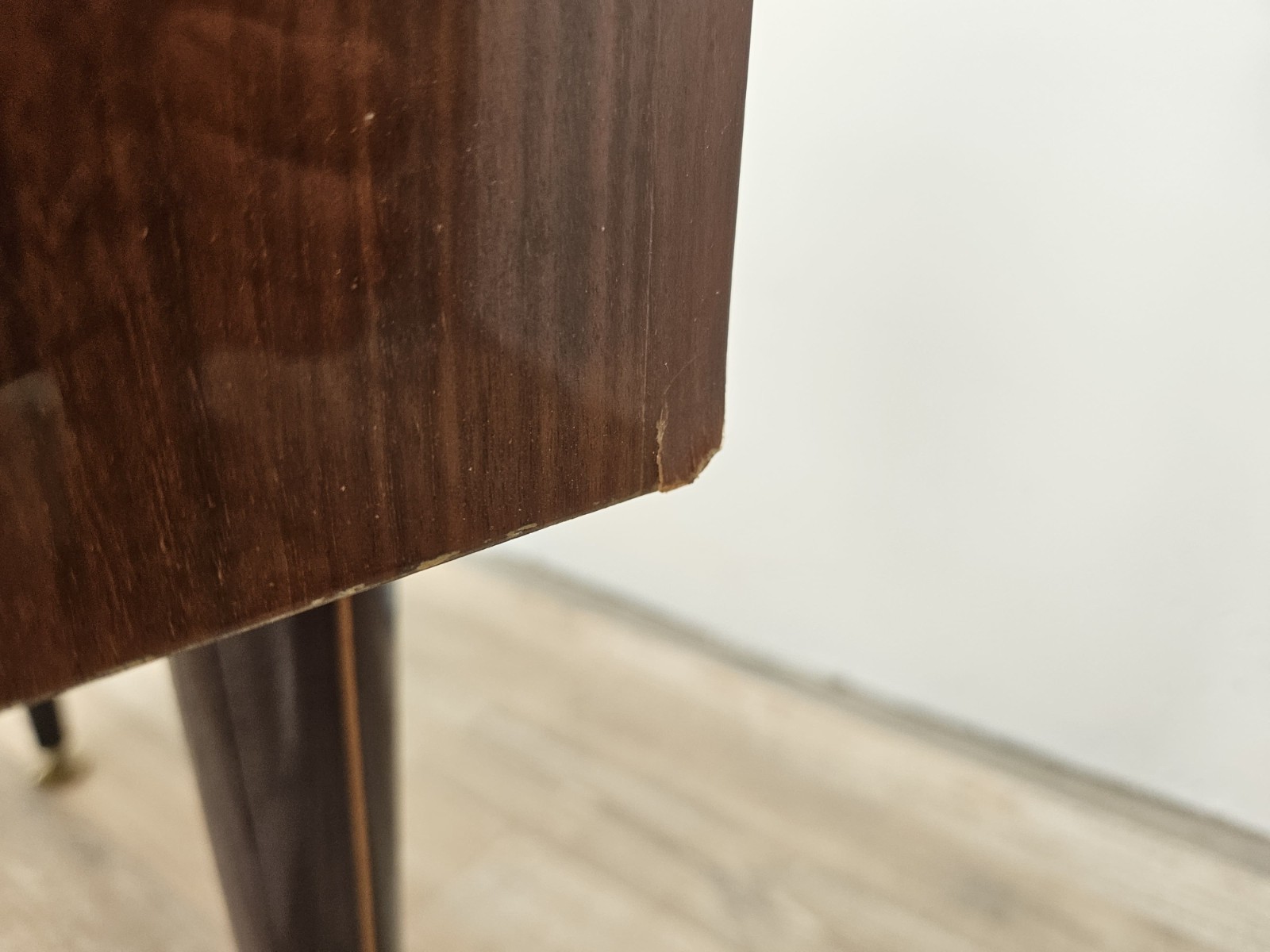 Comodini-Mid-Century-anni-60-Comodini-in-noce-Comodini-vintage-con-vetro-407208843920-21 Comodini-Mid-Century-anni-60-Comodini-in-noce-Comodini-vintage-con-vetro-407208843920-21