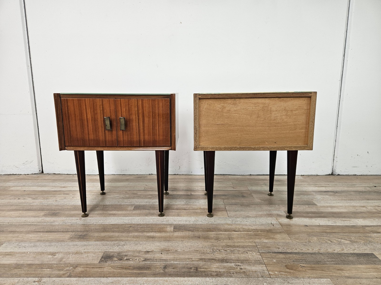 Comodini-Mid-Century-anni-60-Comodini-in-noce-Comodini-vintage-con-vetro-407208843920-3 Comodini-Mid-Century-anni-60-Comodini-in-noce-Comodini-vintage-con-vetro-407208843920-3