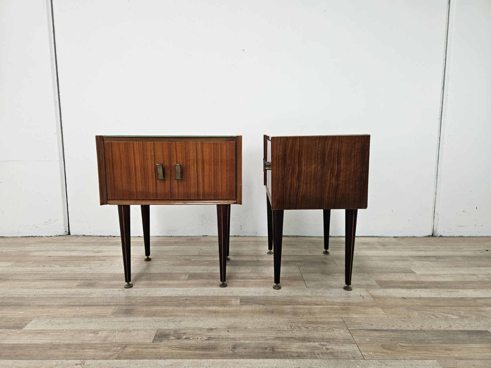 Comodini-Mid-Century-anni-60-Comodini-in-noce-Comodini-vintage-con-vetro-407208843920-4 Comodini-Mid-Century-anni-60-Comodini-in-noce-Comodini-vintage-con-vetro-407208843920-4