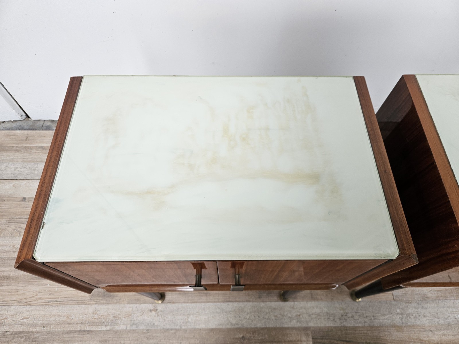 Comodini-Mid-Century-anni-60-Comodini-in-noce-Comodini-vintage-con-vetro-407208843920-6 Comodini-Mid-Century-anni-60-Comodini-in-noce-Comodini-vintage-con-vetro-407208843920-6