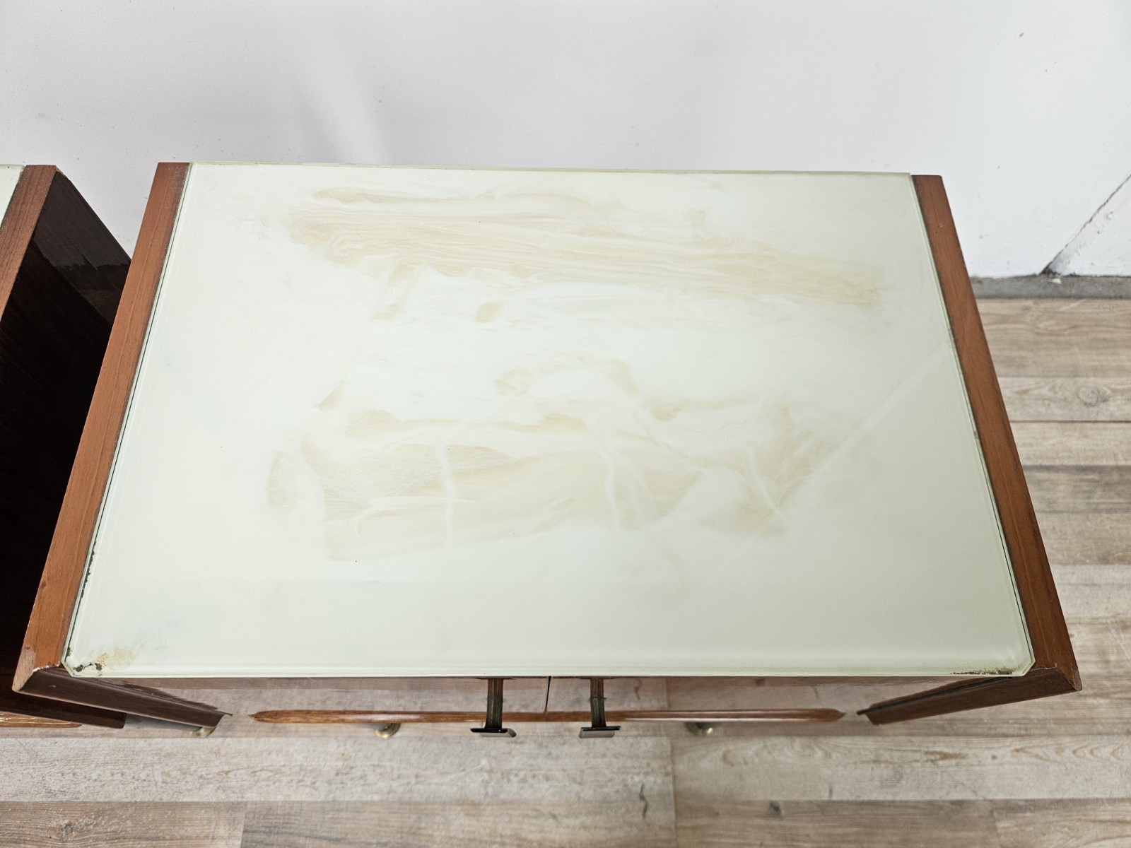 Comodini-Mid-Century-anni-60-Comodini-in-noce-Comodini-vintage-con-vetro-407208843920-7 Comodini-Mid-Century-anni-60-Comodini-in-noce-Comodini-vintage-con-vetro-407208843920-7