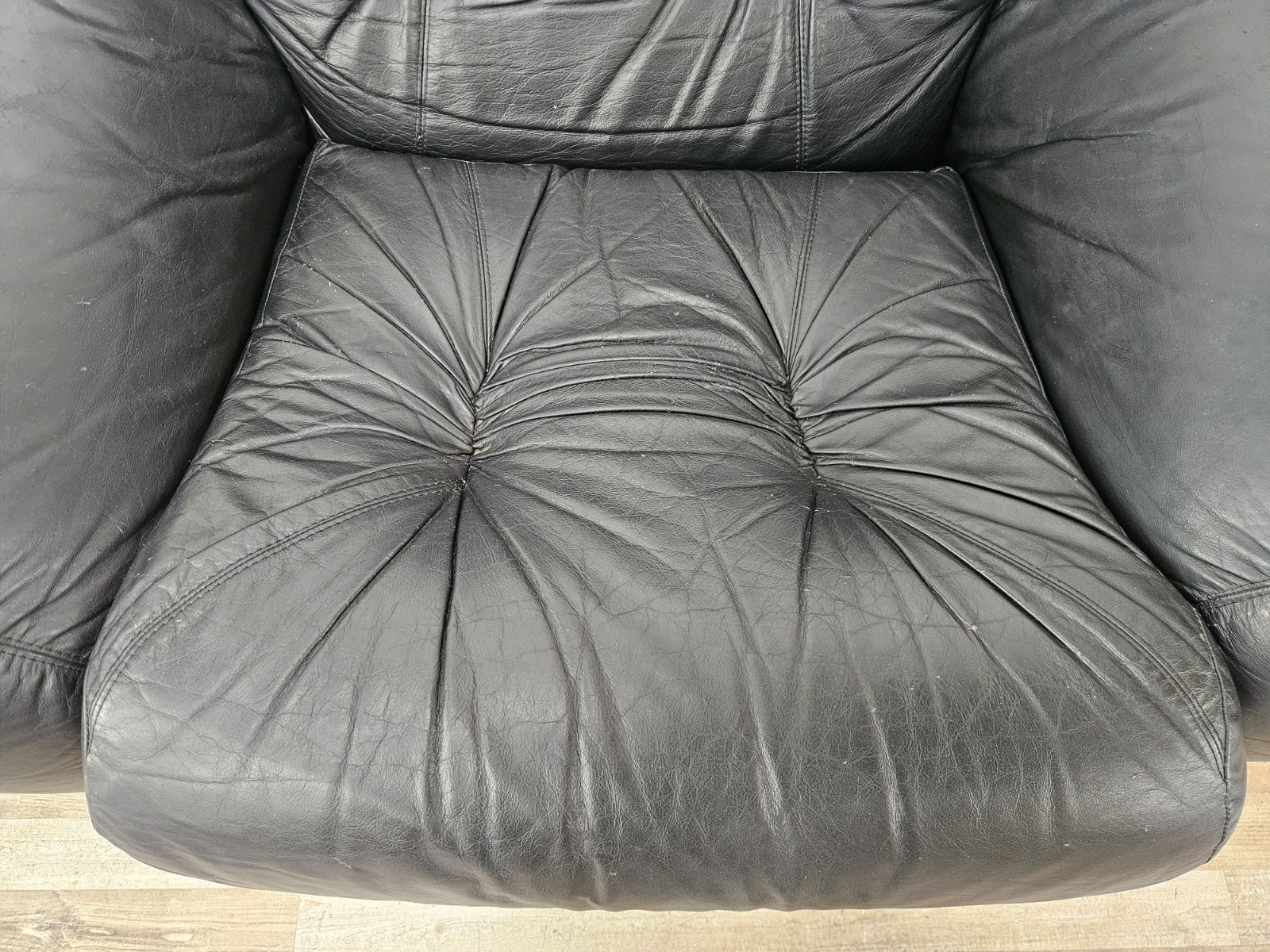Poltrone-in-pelle-anni-70-Poltrone-vintage-Poltrone-in-pelle-nera-407202127080-14 Poltrone-in-pelle-anni-70-Poltrone-vintage-Poltrone-in-pelle-nera-407202127080-14