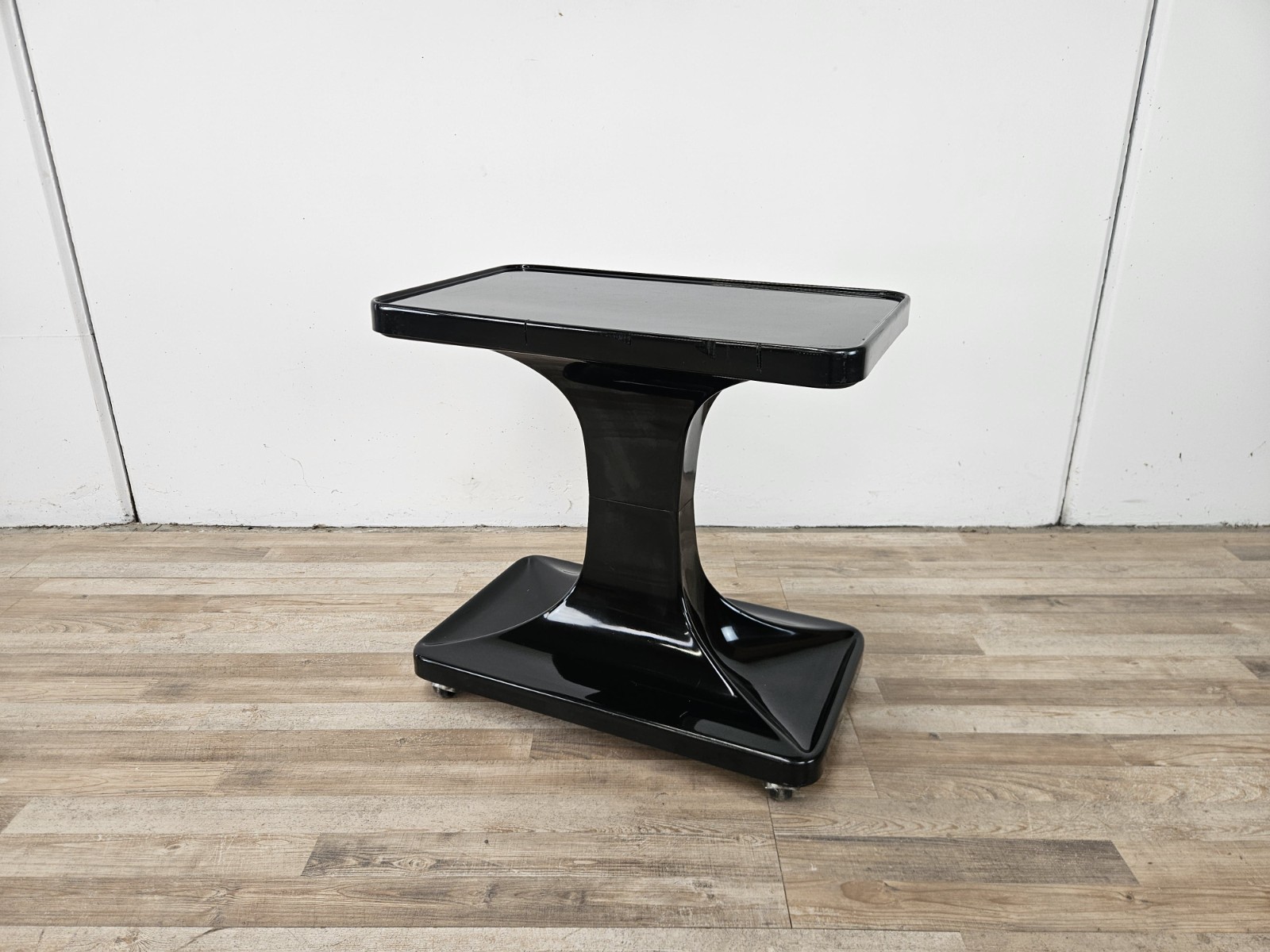 Tavolino-Space-Age-in-plastica-Tavolino-vintage-con-ruote-Tavolino-anni-70-407328685750-4 Tavolino-Space-Age-in-plastica-Tavolino-vintage-con-ruote-Tavolino-anni-70-407328685750-4