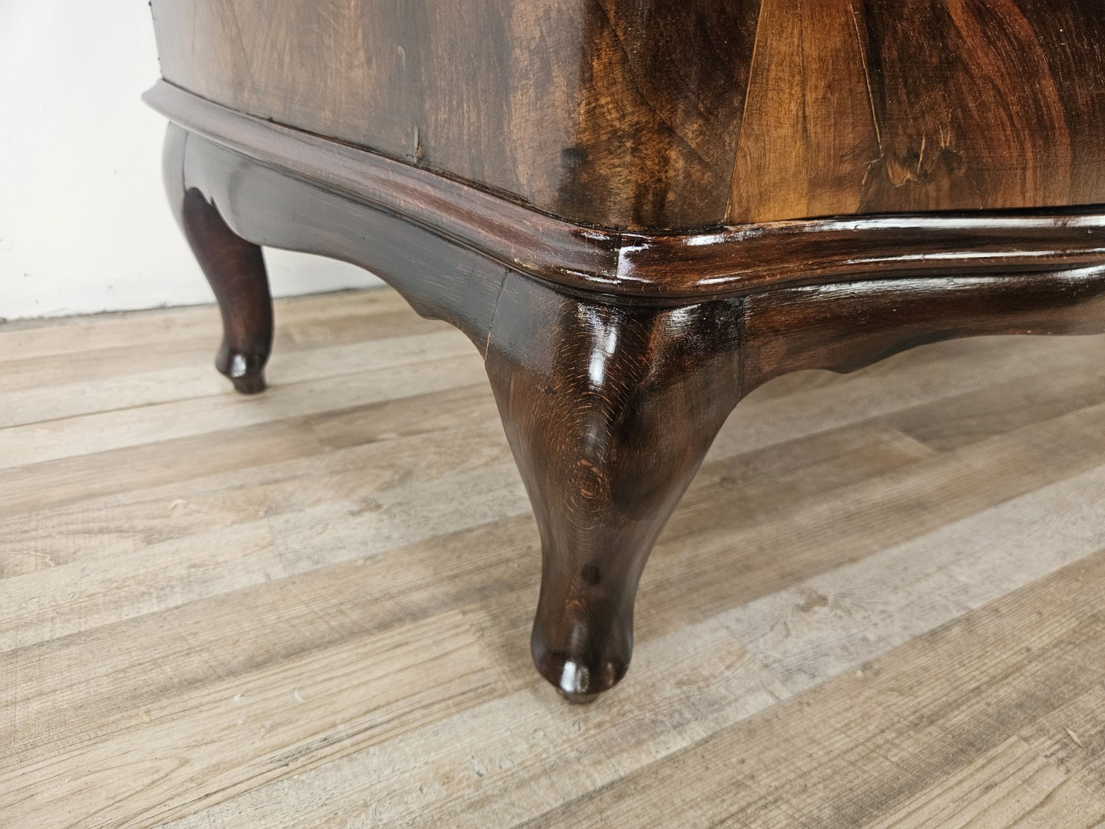 Como-Chippendale-anni-40-Como-in-radica-di-noce-Cassettone-vintage-1940-407134473174-19 Como-Chippendale-anni-40-Como-in-radica-di-noce-Cassettone-vintage-1940-407134473174-19