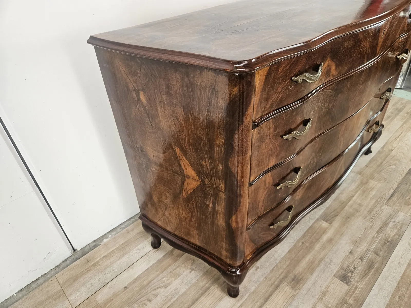 Como-Chippendale-anni-40-Como-in-radica-di-noce-Cassettone-vintage-1940-407134473174-4 Como-Chippendale-anni-40-Como-in-radica-di-noce-Cassettone-vintage-1940-407134473174-4