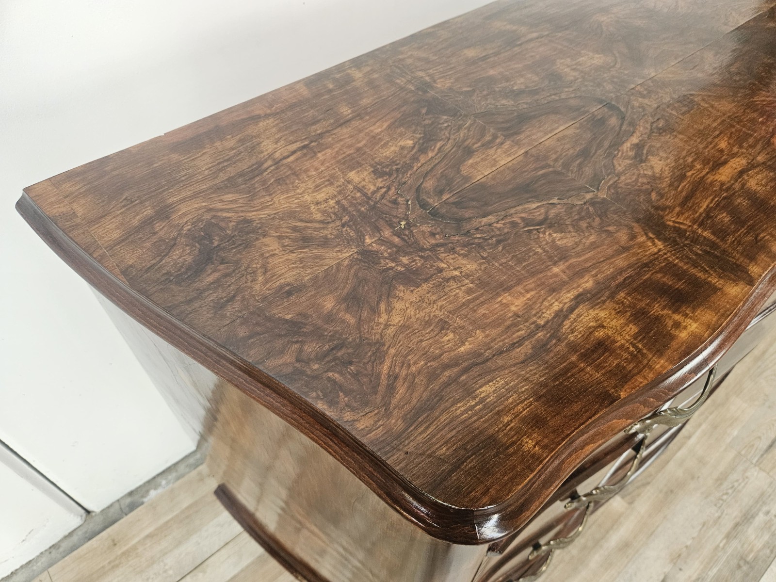 Como-Chippendale-anni-40-Como-in-radica-di-noce-Cassettone-vintage-1940-407134473174-7 Como-Chippendale-anni-40-Como-in-radica-di-noce-Cassettone-vintage-1940-407134473174-7