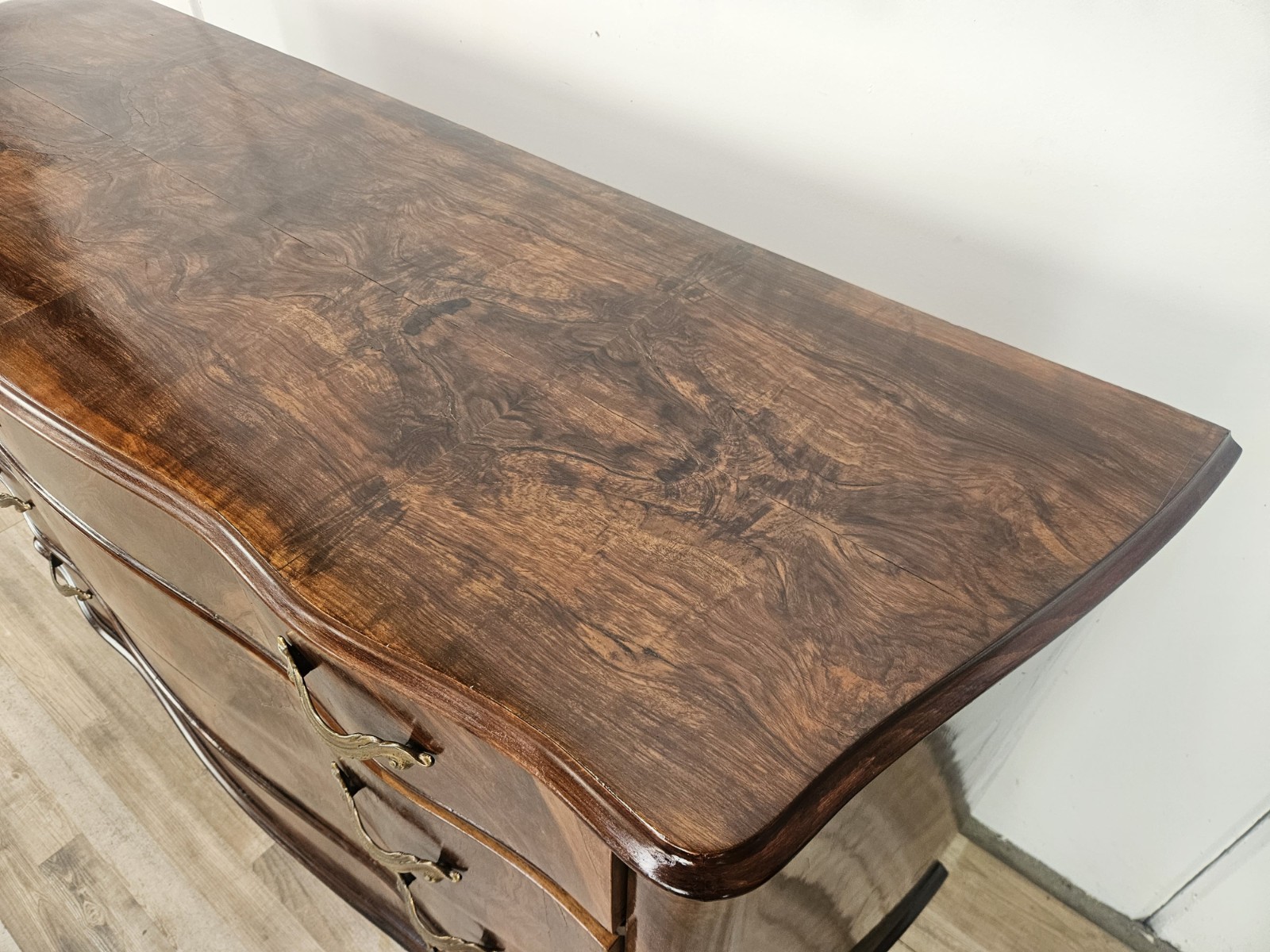 Como-Chippendale-anni-40-Como-in-radica-di-noce-Cassettone-vintage-1940-407134473174-9 Como-Chippendale-anni-40-Como-in-radica-di-noce-Cassettone-vintage-1940-407134473174-9