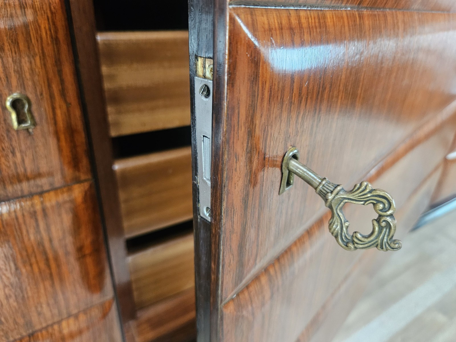 Credenza-di-Vittorio-Dassi-anni-50-Sideboard-in-palissandro-Credenza-1950-407134554545-24 Credenza-di-Vittorio-Dassi-anni-50-Sideboard-in-palissandro-Credenza-1950-407134554545-24