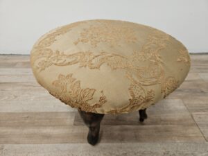 Sgabello-in-noce-e-stoffa-anni-40-Pouf-antico-XX-secolo-1940-407134490565-3