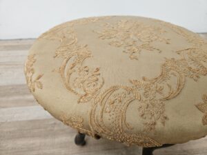 Sgabello-in-noce-e-stoffa-anni-40-Pouf-antico-XX-secolo-1940-407134490565-5