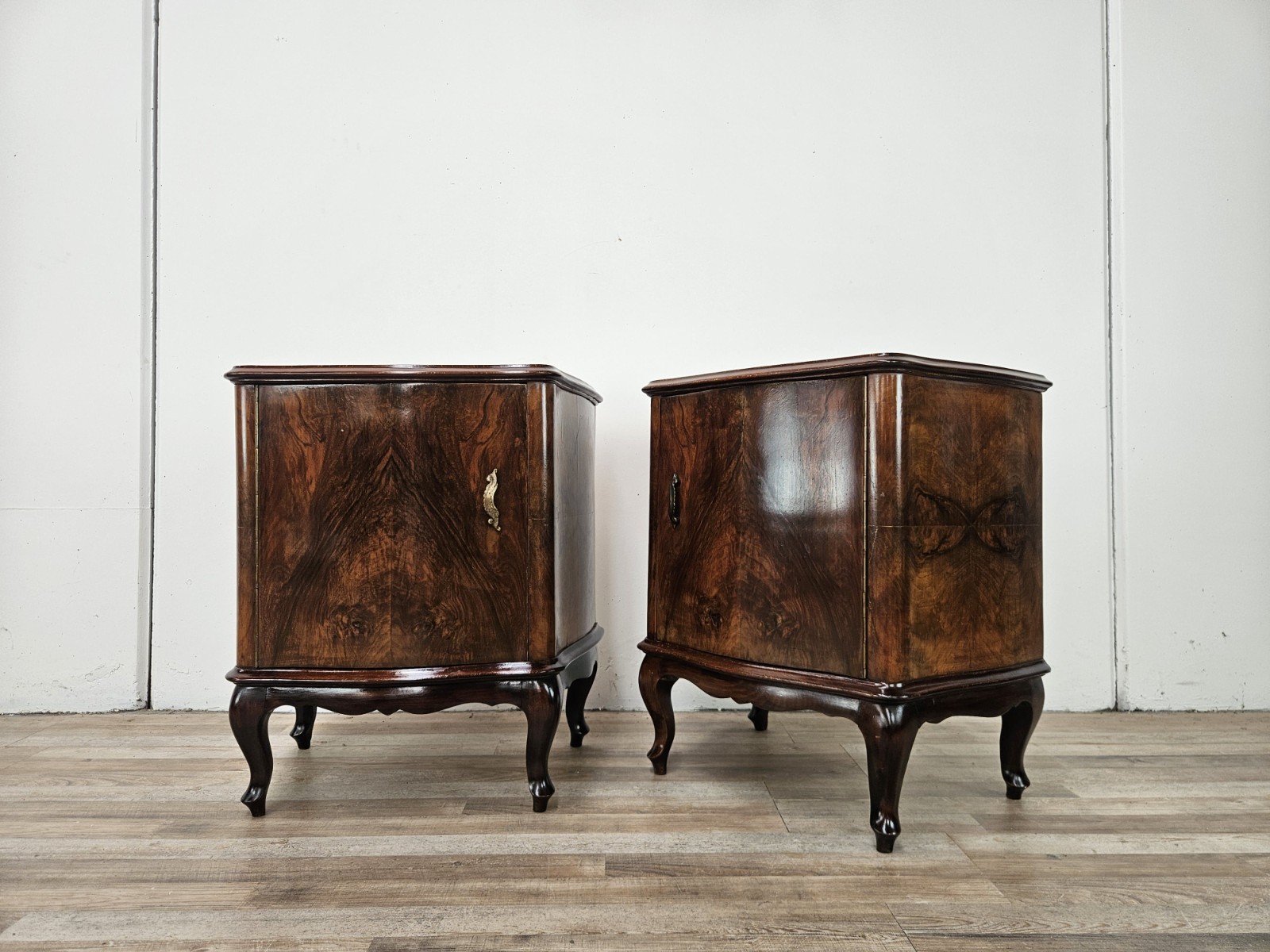 Comodini-anni-40-in-noce-Comodini-Chippendale-Comodini-antichi-1940-407134476297-4 Comodini-anni-40-in-noce-Comodini-Chippendale-Comodini-antichi-1940-407134476297-4