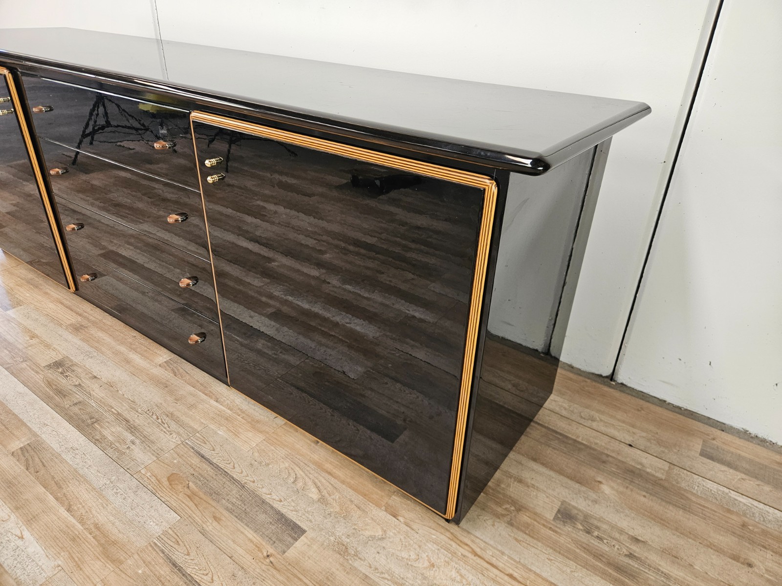 Credenza-anni-70-di-Pierre-Cardin-Credenza-in-legno-laccato-Sideboard-1970-407281175568-2 Credenza-anni-70-di-Pierre-Cardin-Credenza-in-legno-laccato-Sideboard-1970-407281175568-2